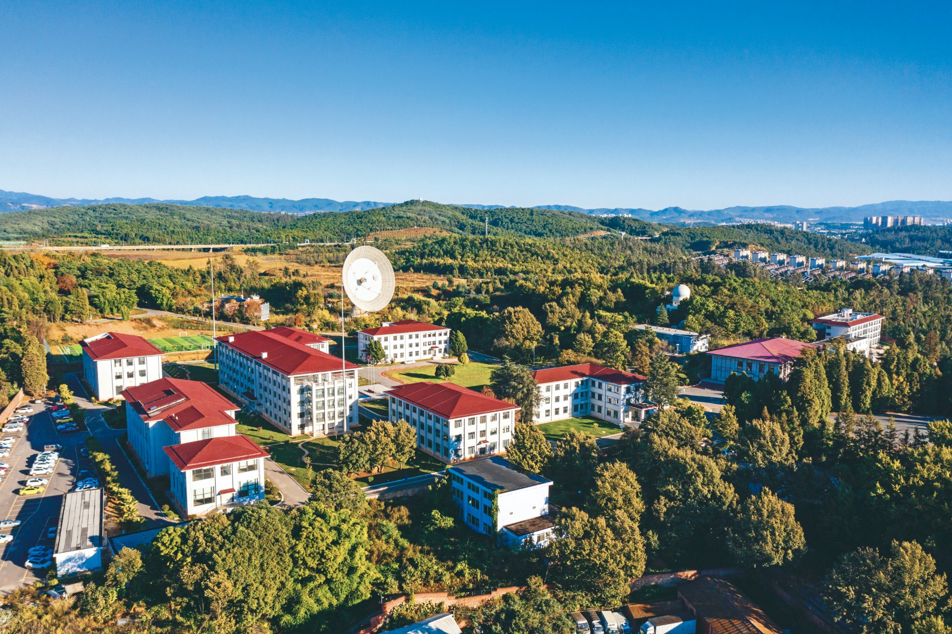 75載?答卷丨房建板塊：從第一塊基石到萬千廣廈立山河