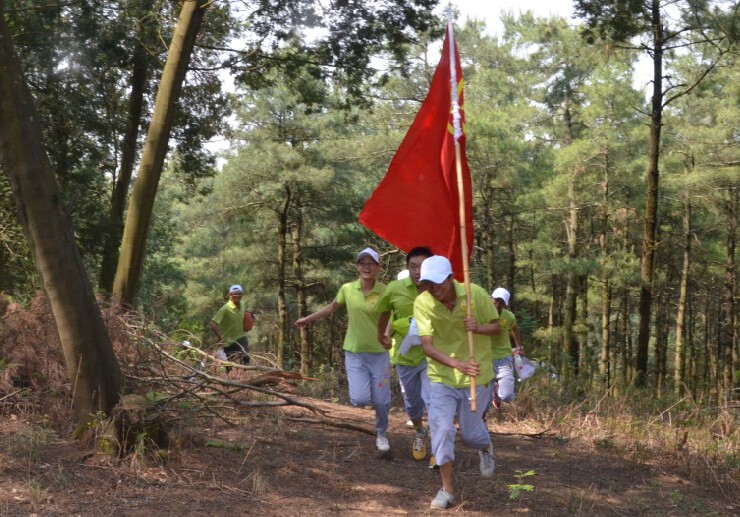 公司舉辦“青春作伴，勇攀高峰”登山比賽