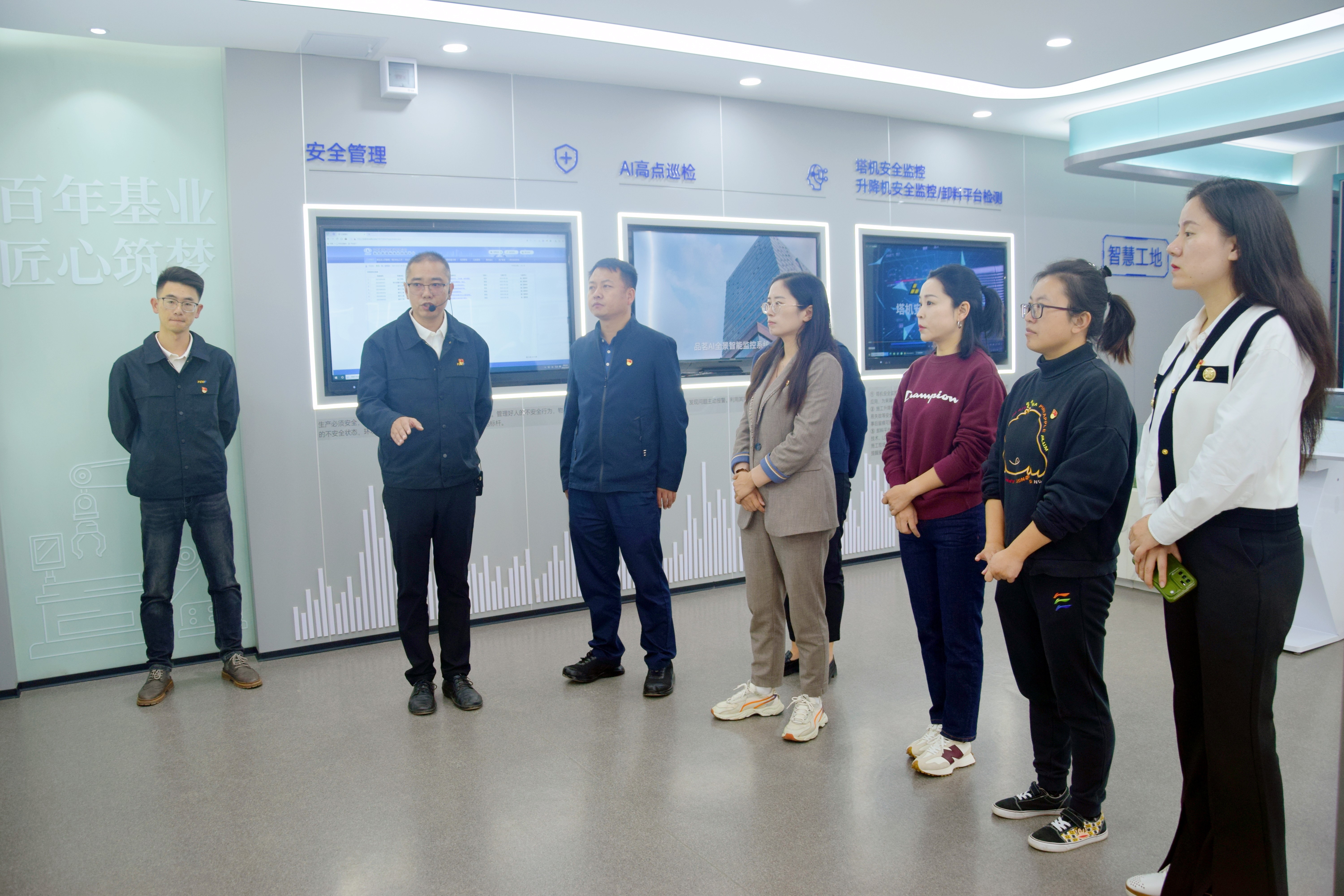 集團黨委第一遴選驗收組到第二直管項目部黨支部進行規(guī)范化建設(shè)示范黨支部遴選驗收