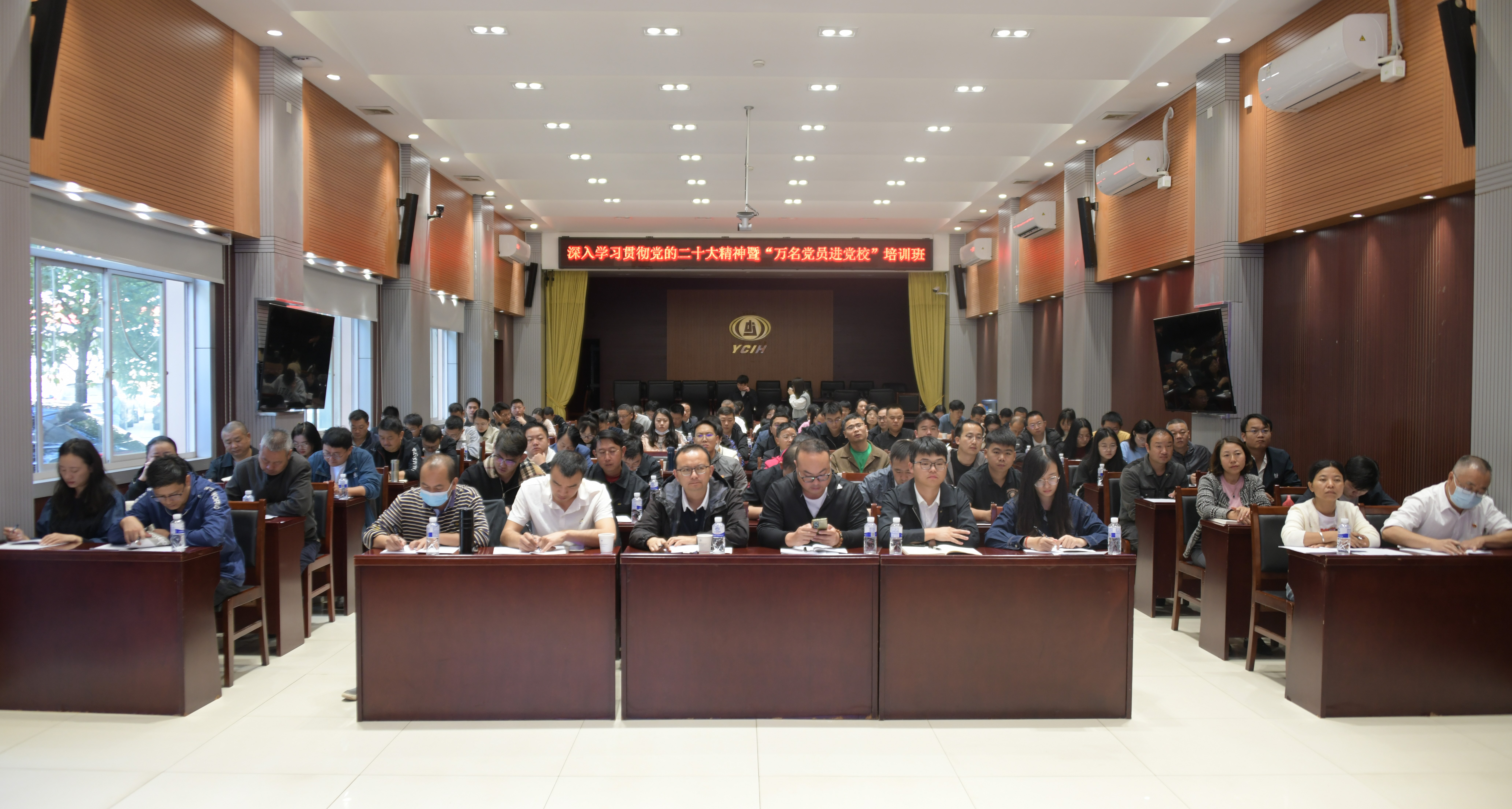 黨建引領(lǐng)丨萬名黨員進黨校 “充電蓄能”強黨性