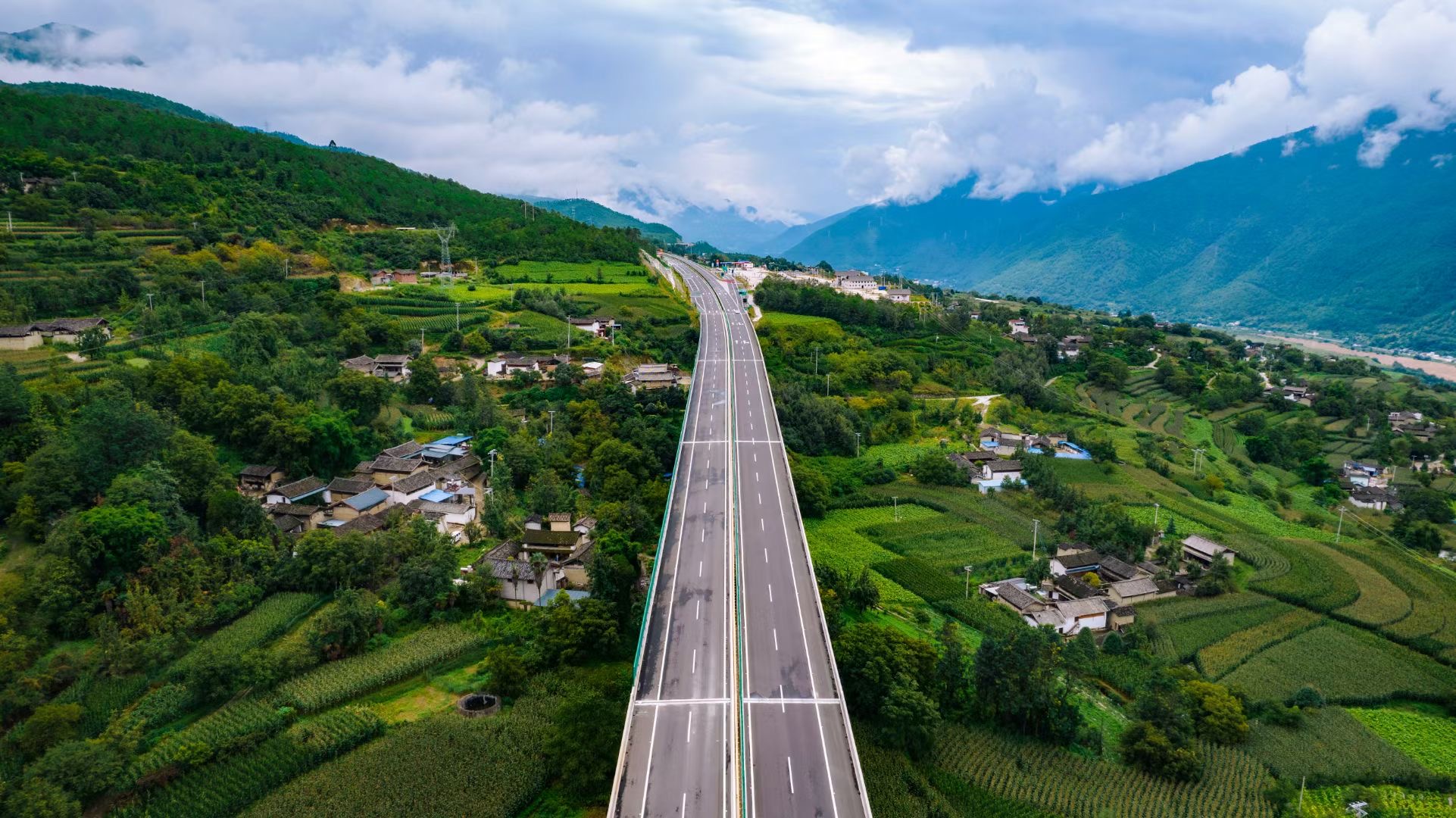 元蔓高速公路