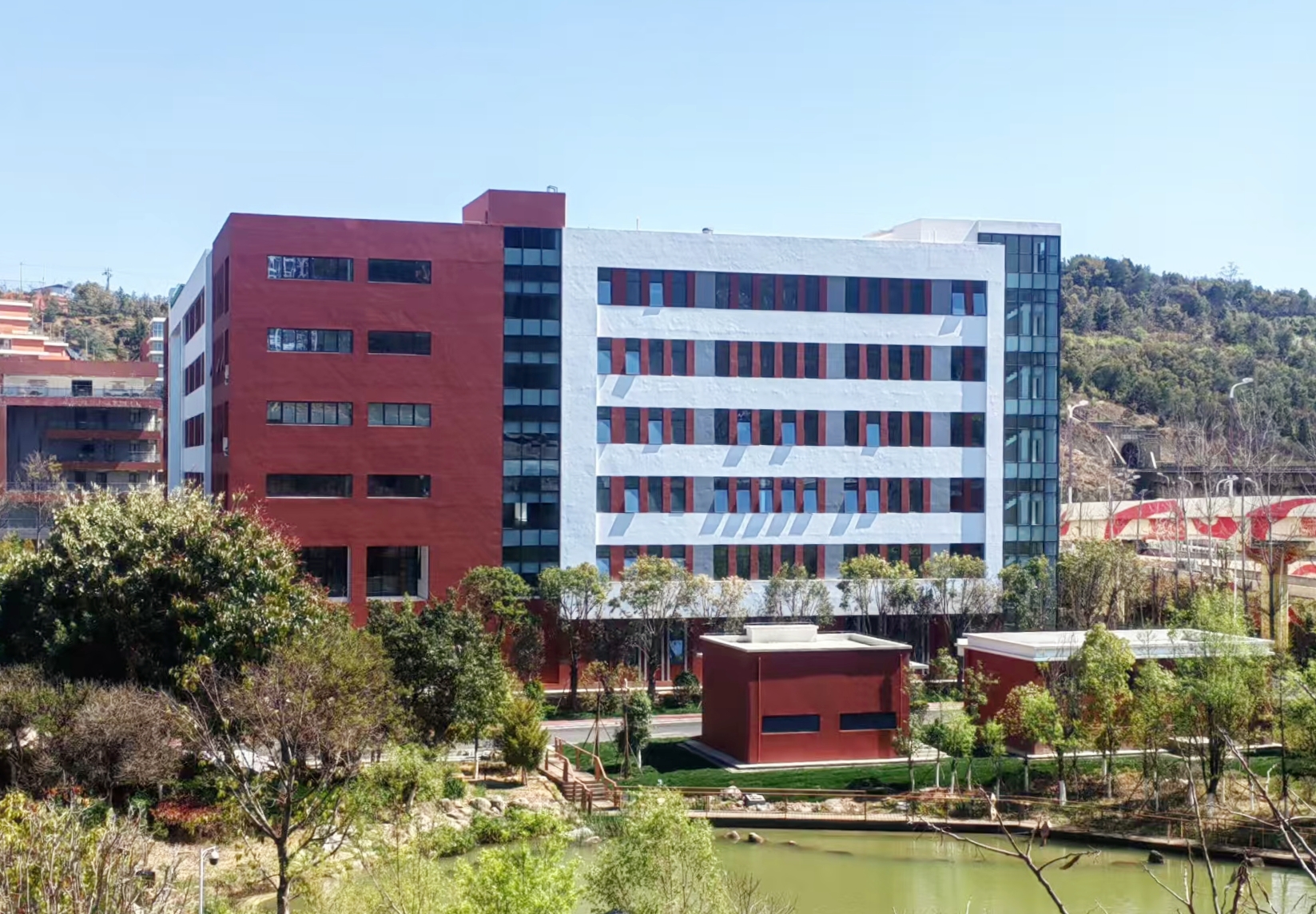 滇西應用技術大學實驗實訓中心建設項目順利完成竣工移交